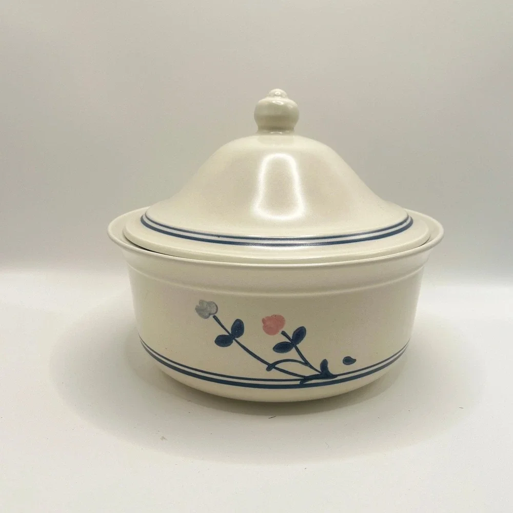 Pfaltzgraff Tea Rose 2 Quart Round Casserole Dish with Lid Stoneware Floral 318